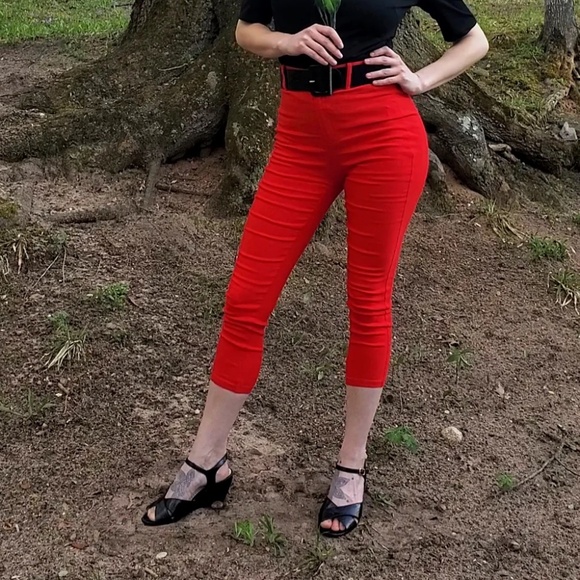 Tatyana Luisa Capri in Pinup Red - Picture 3 of 3